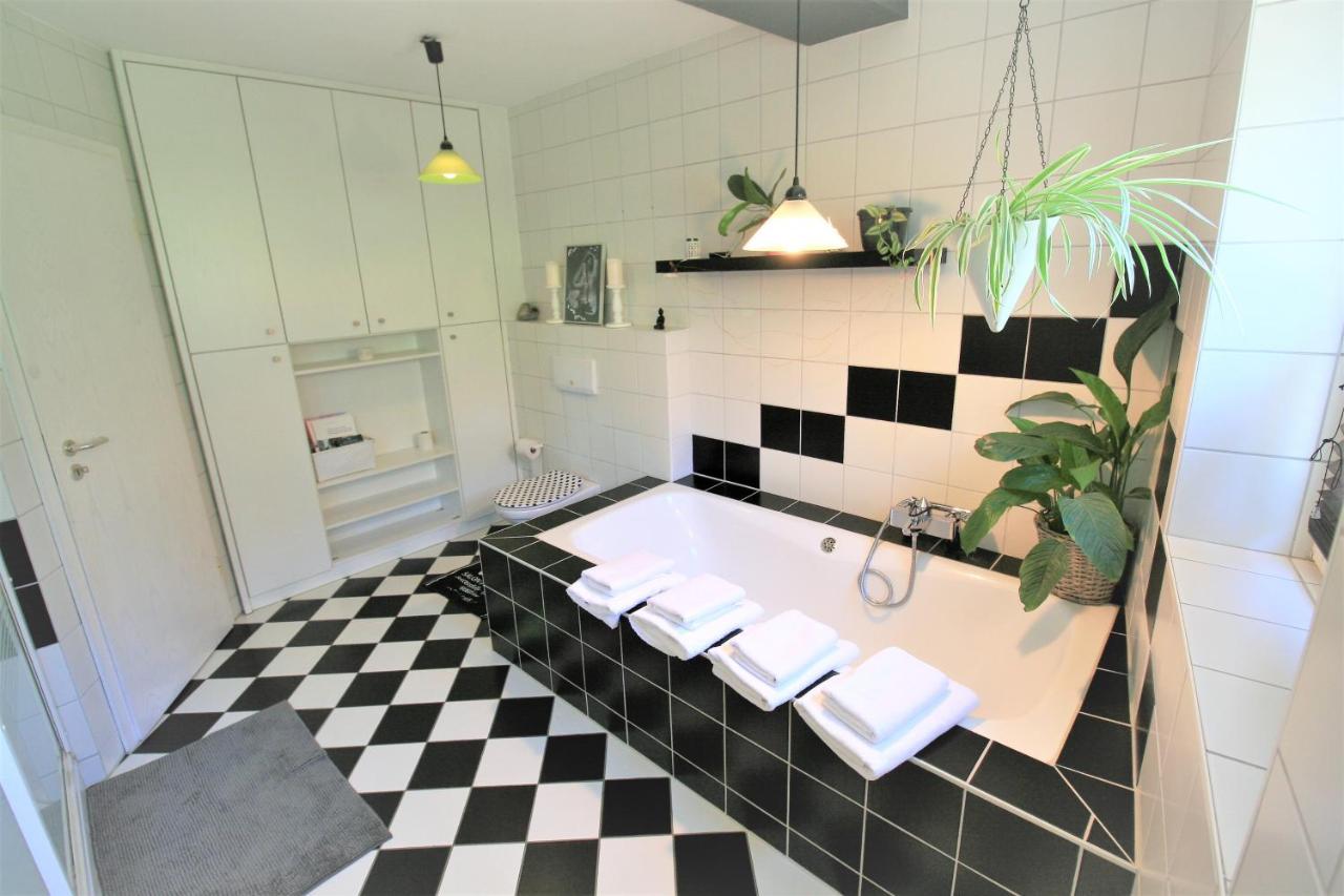 Zentrale Ferienwohnung „Treibholz“ Im Sonnenblumenhaus Фленсбург Екстериор снимка